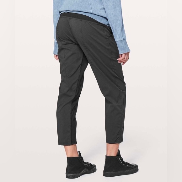 Lululemon Dance Studio Crop II *Unlined 25" in Black 4 - Picture 6 of 8